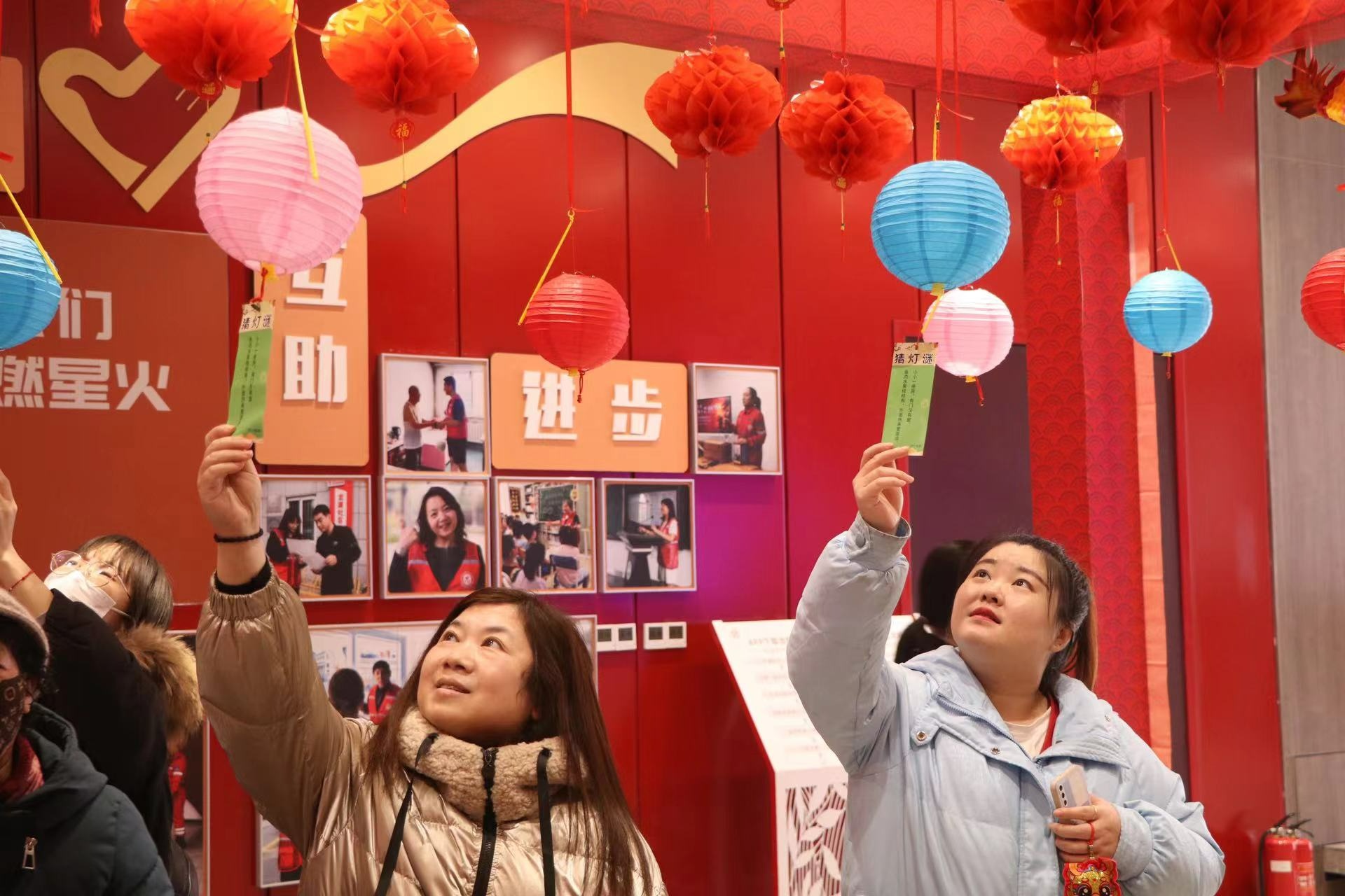 网络中国节·春节 沈阳大东区举办赏年画过大年活动(图3)