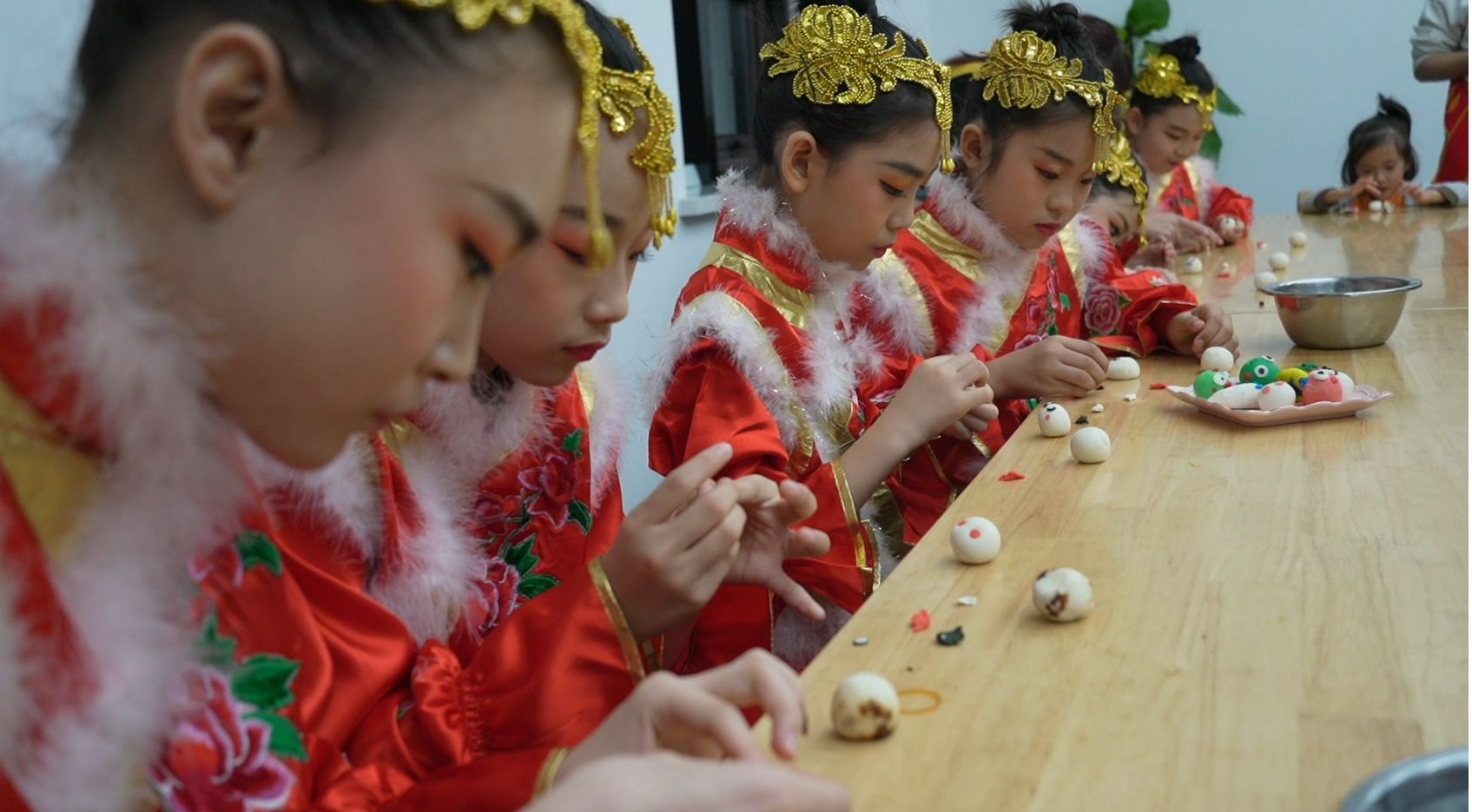 网络中国节·春节 沈阳大东区举办赏年画过大年活动(图4)