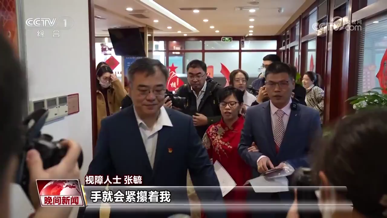 新闻特写:“摸”得到的结婚誓词(图1) 新闻特写:“摸”得到的结婚誓词(图1)