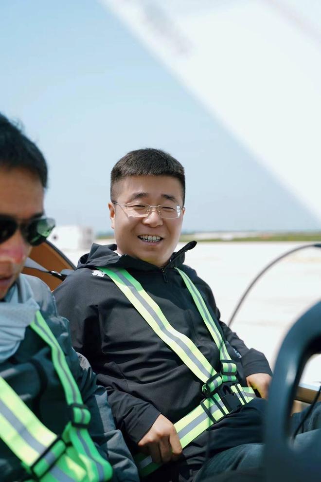 陕西咸阳飞机体验跃龙航空飞行员培训影视拍摄个人娱乐飞机(图1)