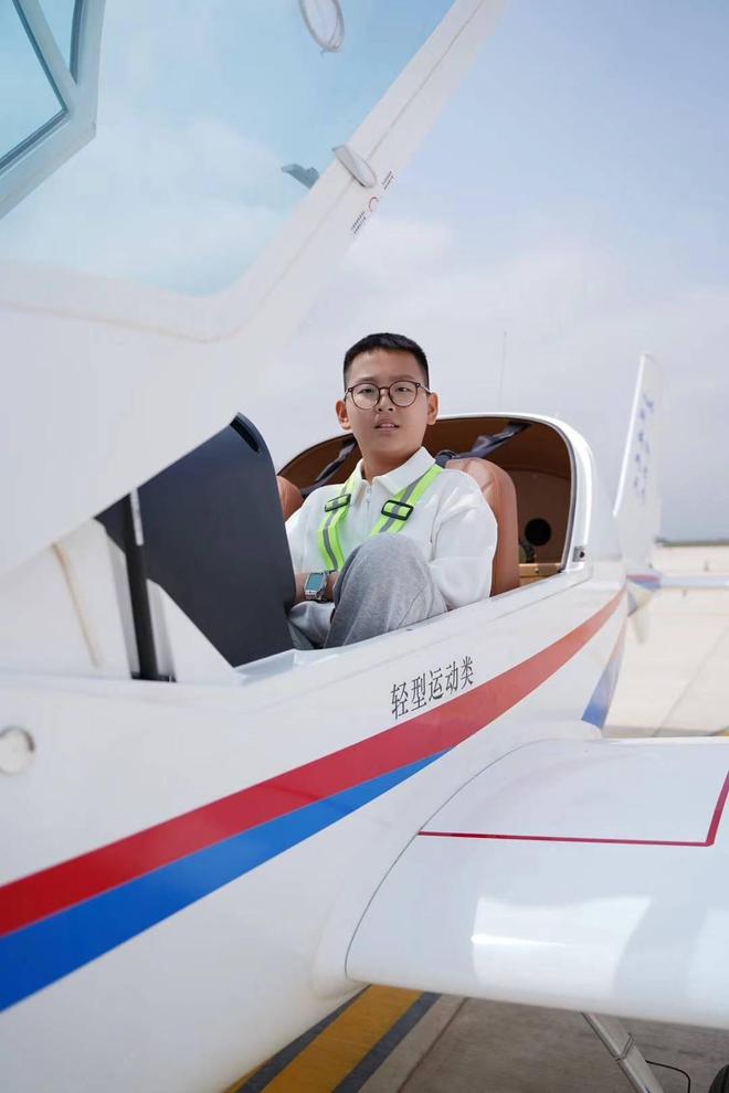 陕西咸阳飞机体验跃龙航空飞行员培训影视拍摄个人娱乐飞机(图2)