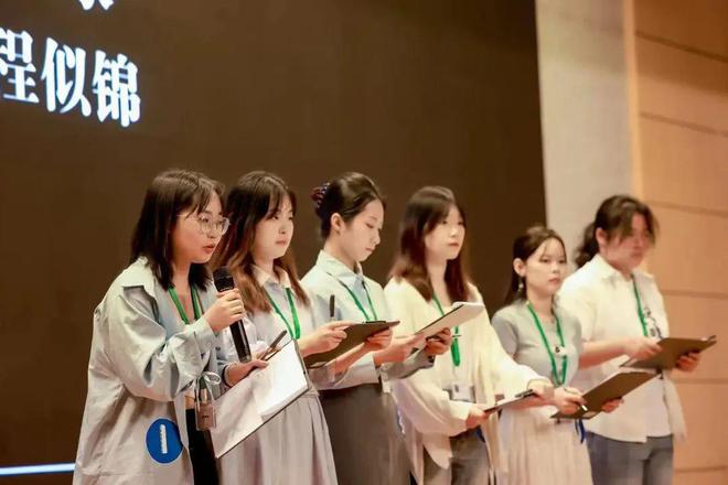 破浪去乘风——深圳大学传播学院2024届本科广告学专业毕业设计答辩集萃(图6) 破浪去乘风——深圳大学传播学院2024届本科广告学专业毕业设计答辩集萃(图6)