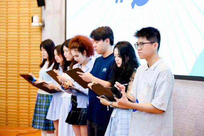破浪去乘风——深圳大学传播学院2024届本科广告学专业毕业设计答辩集萃(图17) 破浪去乘风——深圳大学传播学院2024届本科广告学专业毕业设计答辩集萃(图17)