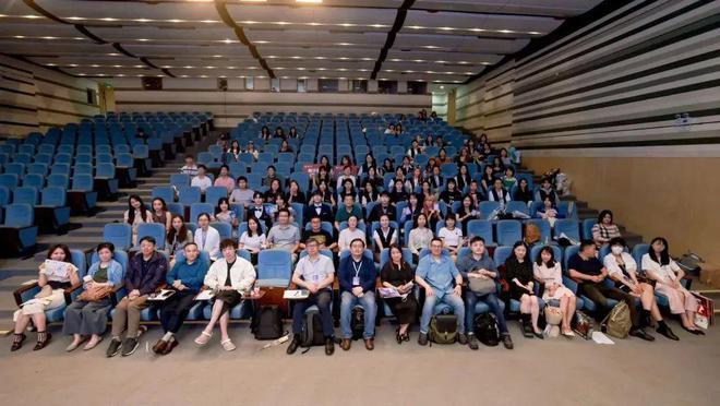 破浪去乘风——深圳大学传播学院2024届本科广告学专业毕业设计答辩集萃(图21) 破浪去乘风——深圳大学传播学院2024届本科广告学专业毕业设计答辩集萃(图21)