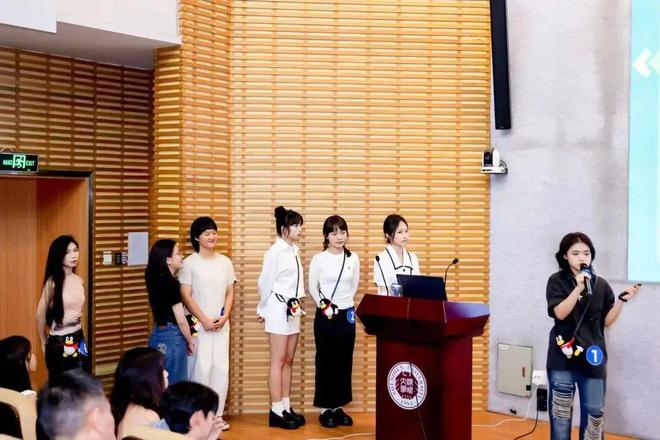 破浪去乘风——深圳大学传播学院2024届本科广告学专业毕业设计答辩集萃(图20) 破浪去乘风——深圳大学传播学院2024届本科广告学专业毕业设计答辩集萃(图20)