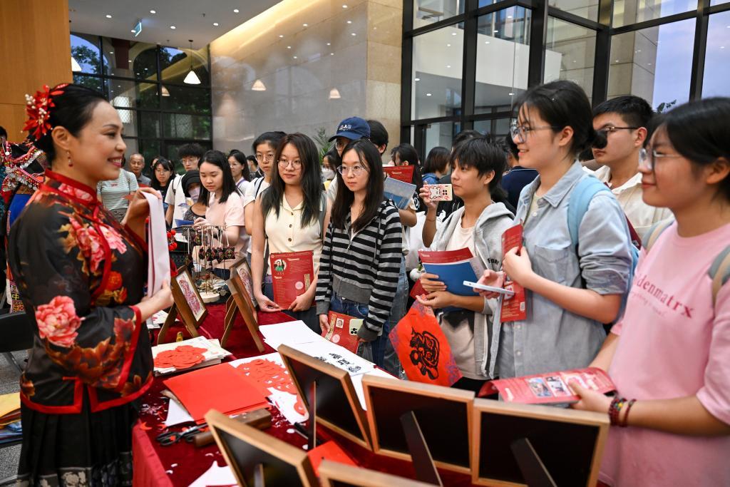 心相近|这所高校为海外学子打开“中国之窗”(图6) 心相近|这所高校为海外学子打开“中国之窗”(图6)