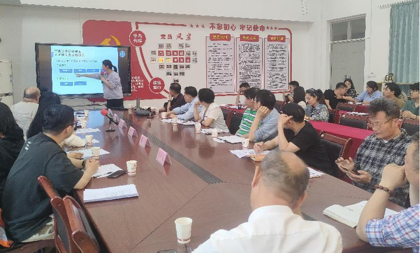 工艺美术系召开2024级产品艺术设计、广告艺术设计专业培养方案论证会(图2)