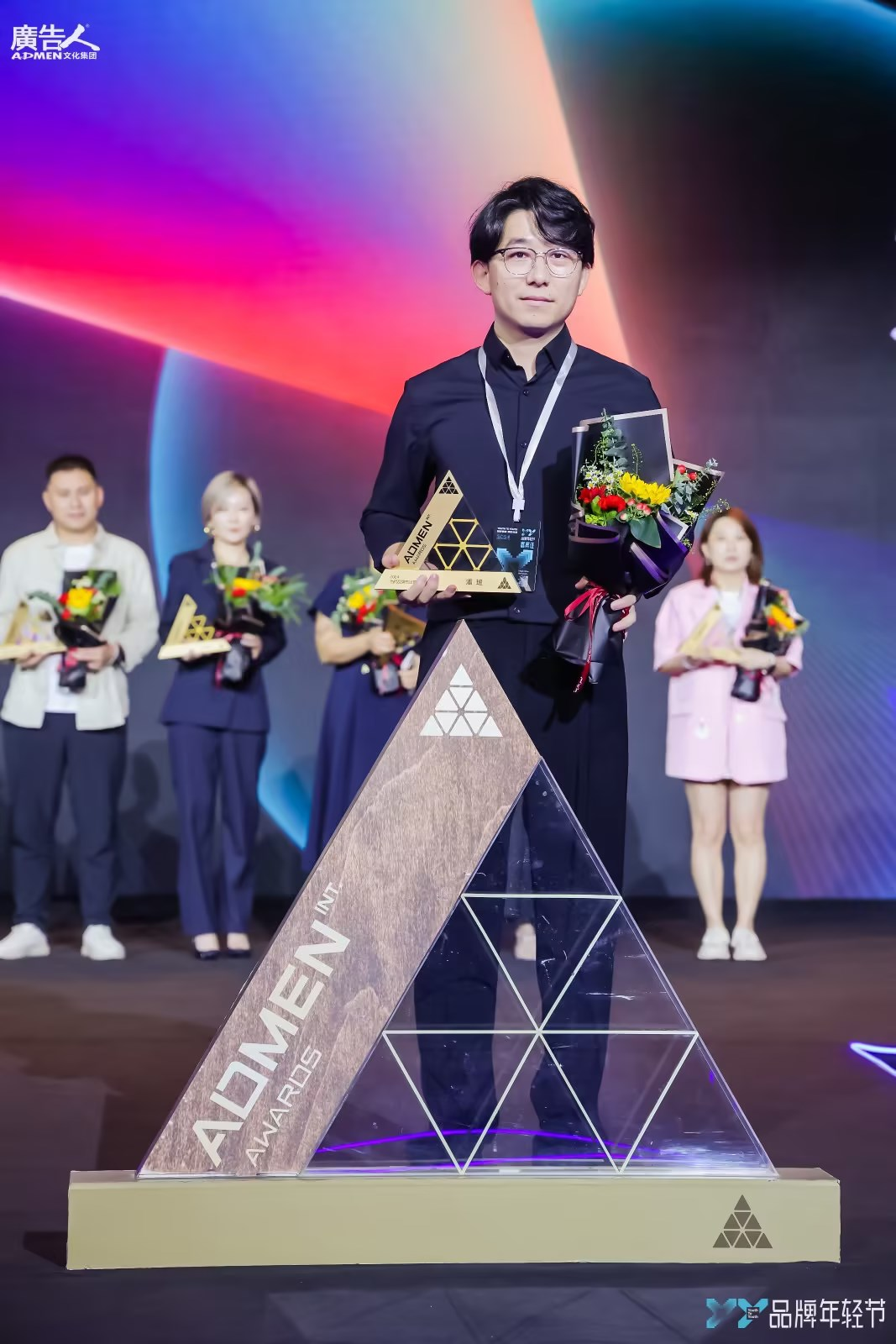 华帝潘班荣获“2024ADMEN国际大赏·当代品牌杰出青年才俊”称号(图2)