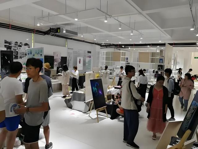 广告艺术设计专业学什么(图3) 广告艺术设计专业学什么(图3)