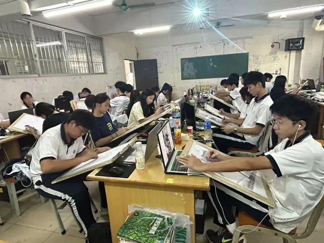 我们的“素描时光” 24级广告学子基本功修炼记(图2)