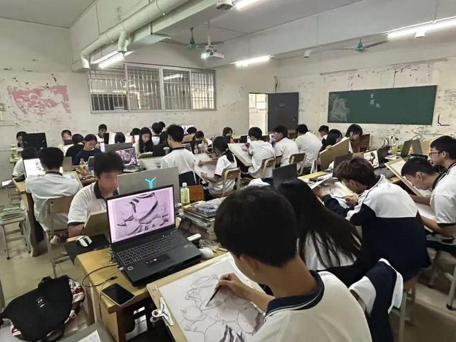 我们的“素描时光” 24级广告学子基本功修炼记(图1)
