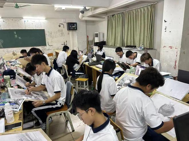 我们的“素描时光” 24级广告学子基本功修炼记(图5)