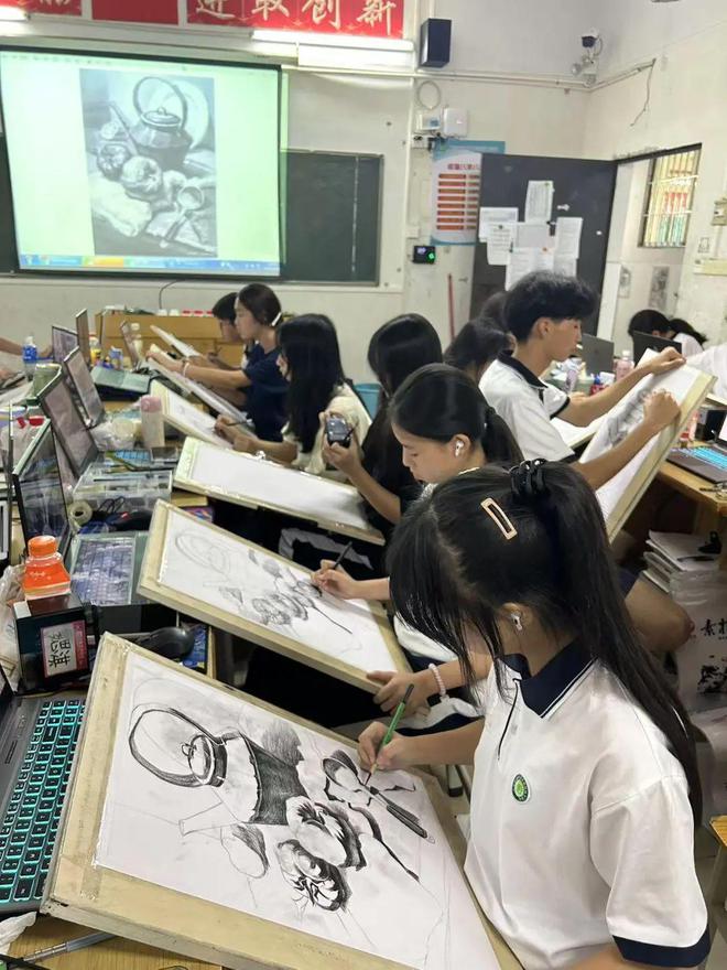 我们的“素描时光” 24级广告学子基本功修炼记(图4)